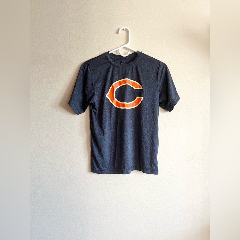 Chicago bears logo athletic shirt (boys large)